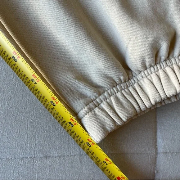 Alo Accolade Sweatpant in Oat Milk Size Medium Jogger - Picture 7 of 8